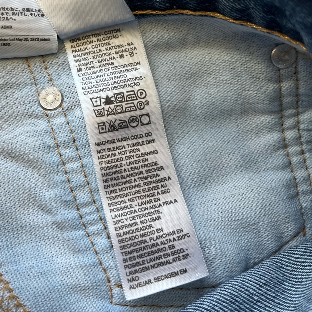 NWOT Levi's Straight Leg Jeans - Picture 11 of 12